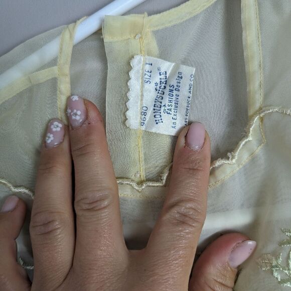 Baby Dress, Vintage Pale yelloe sheer floral embroidery. - Picture 7 of 9